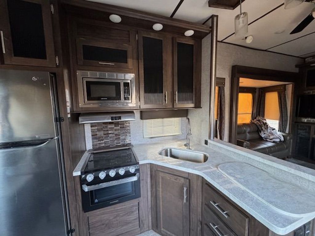 2019 Forest River Cherokee Arctic Wolf 305ML6 - National Vehicle