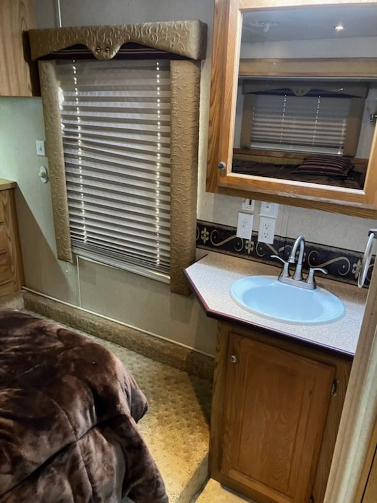 2006 Carriage Cameo LXI 32KS3 - National Vehicle