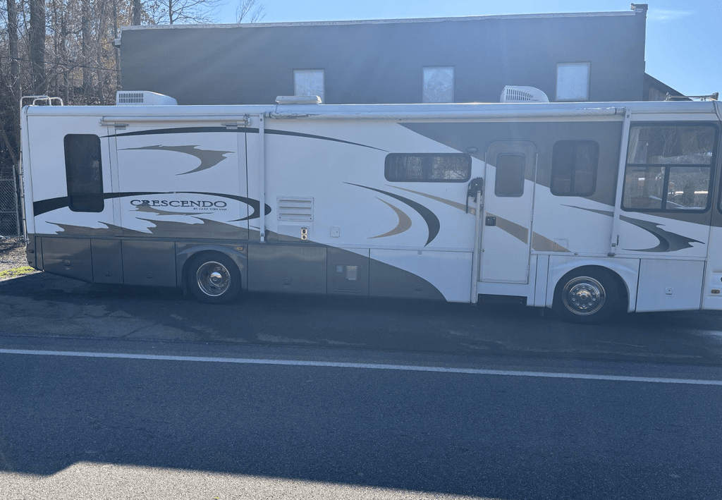 2006 Gulf Stream Crescendo 8356 - National Vehicle