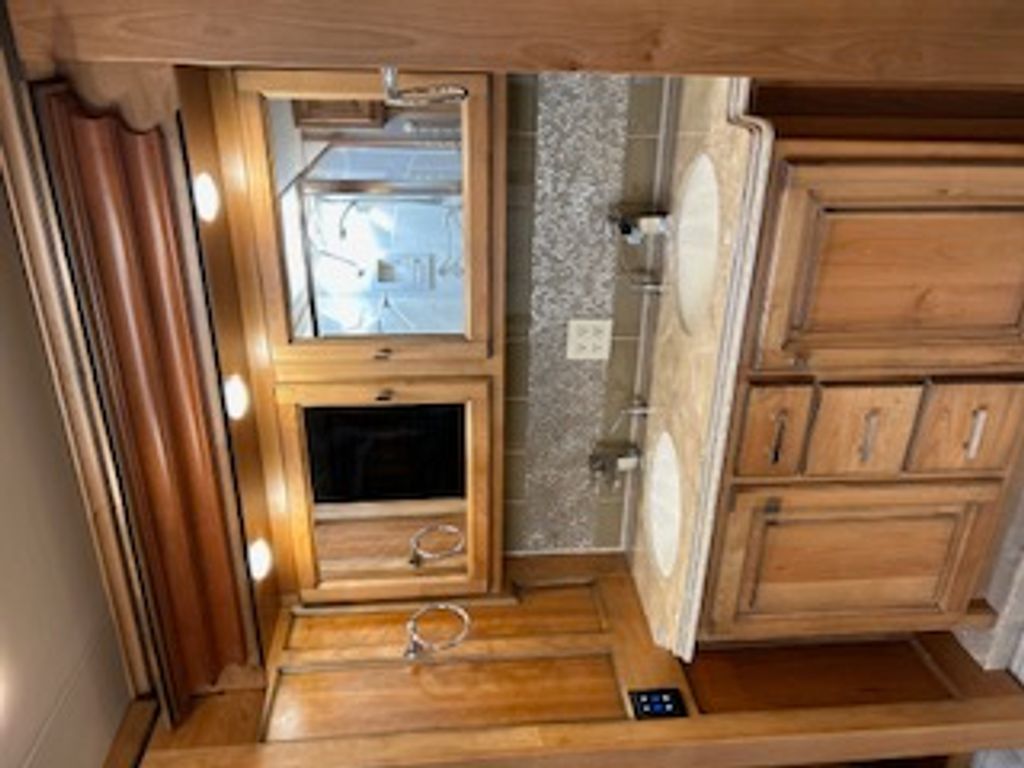 2018 Tiffin Motorhomes Phaeton 40IH - National Vehicle
