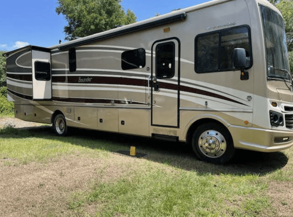 2016 Fleetwood Bounder 35K - National Vehicle