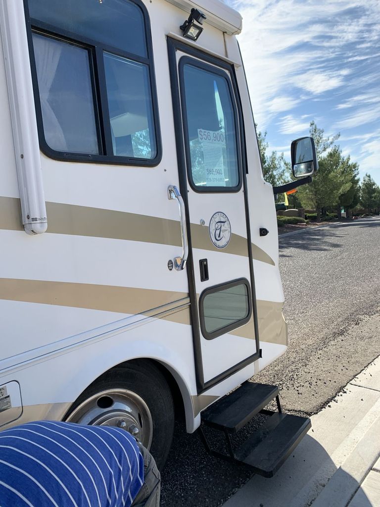 トミー　 2004 Tiffin Motorhomes Phaeton 40TGH - National Vehicle