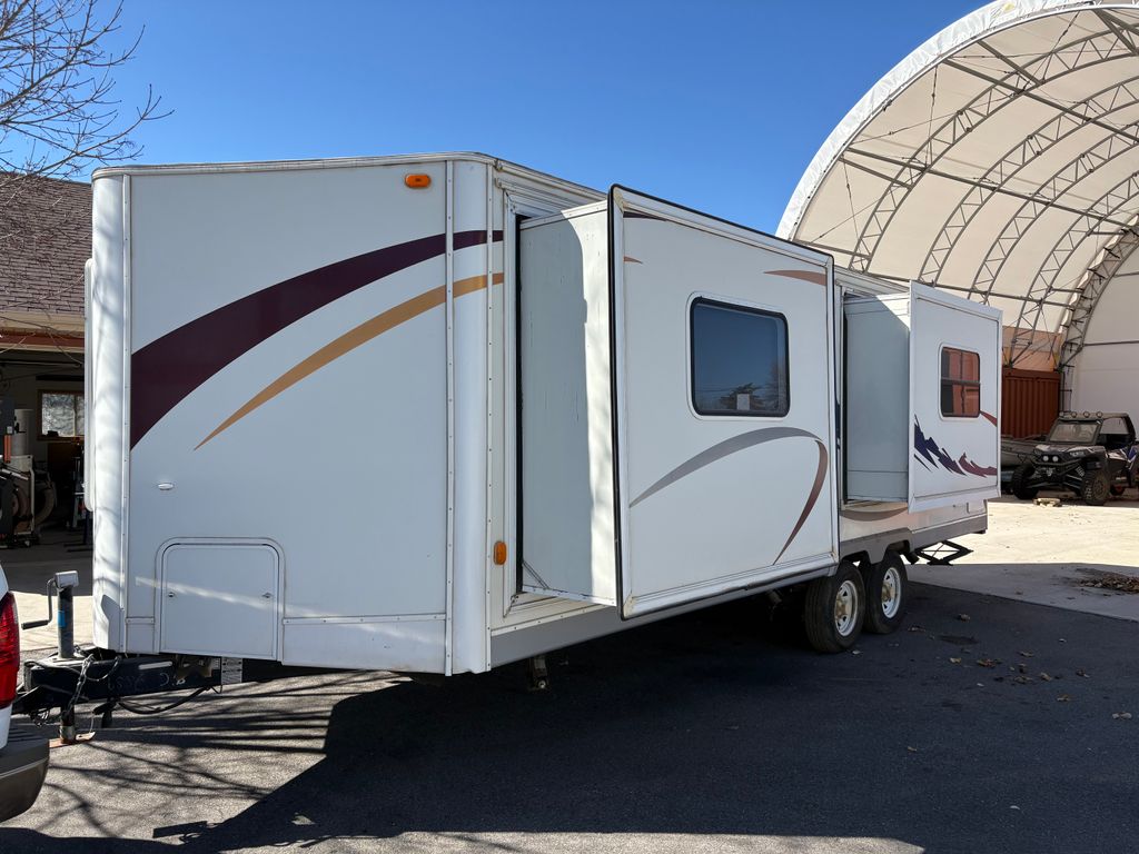 2008 R-Vision Trail-Bay V-Series TB26RKV - National Vehicle
