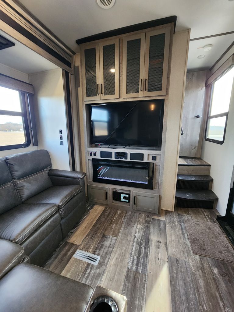 2021 Keystone Raptor 413 - National Vehicle
