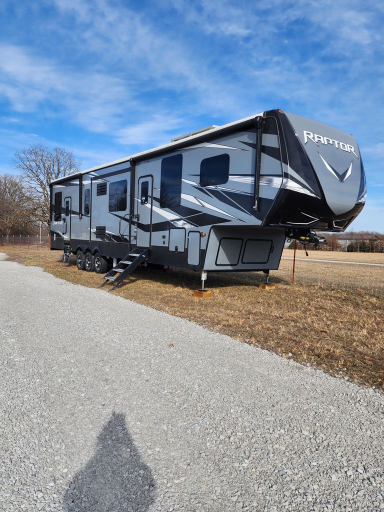 2021 Keystone Raptor 413 - National Vehicle
