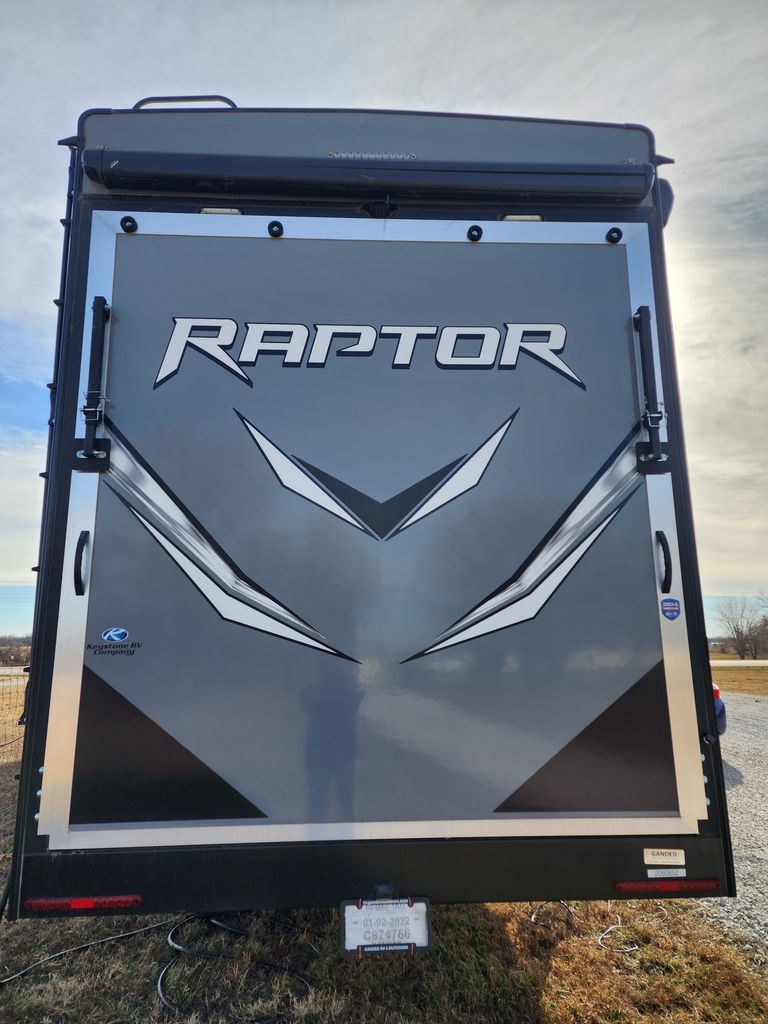 ピクセル 2021 Keystone Raptor 413 - National Vehicle