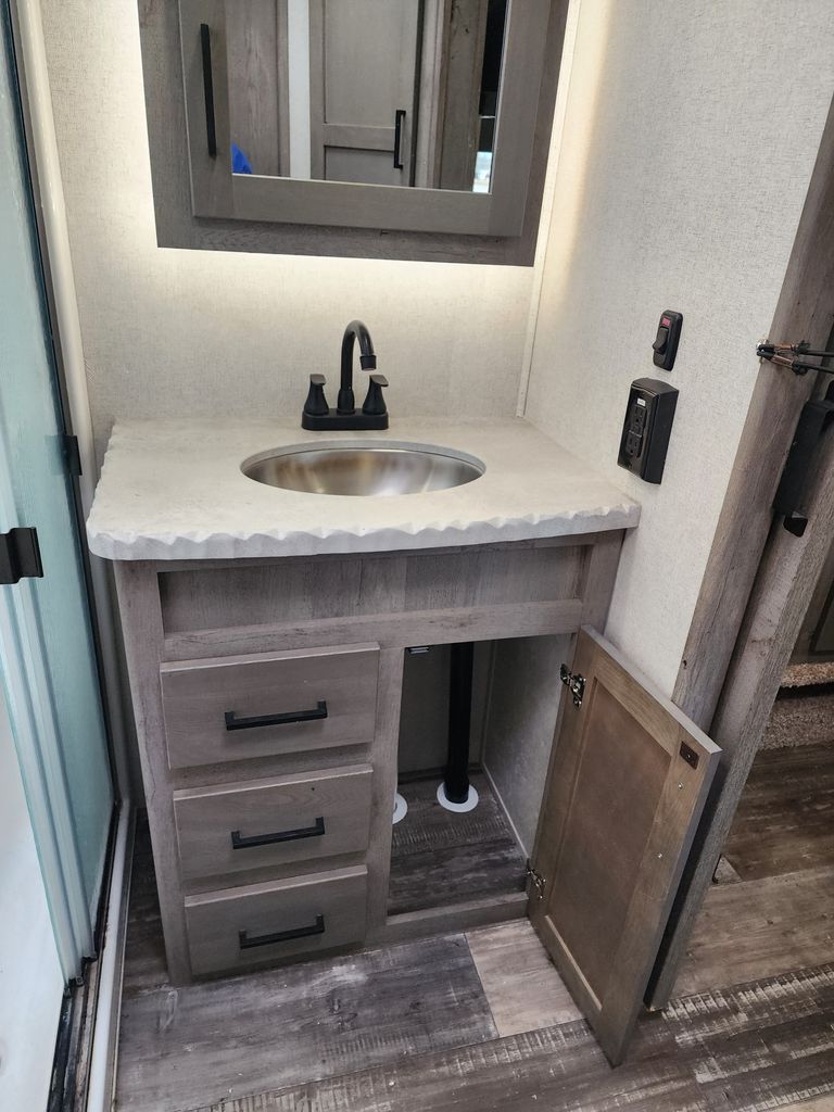 2021 Keystone Raptor 413 - National Vehicle