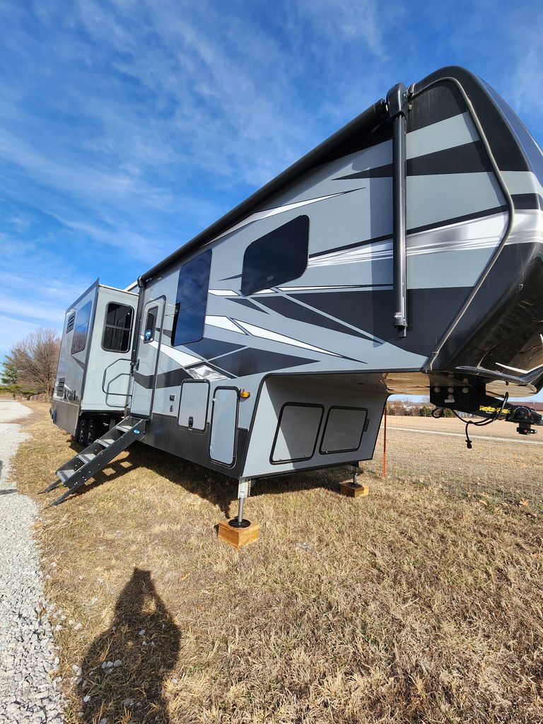 2021 Keystone Raptor 413 - National Vehicle