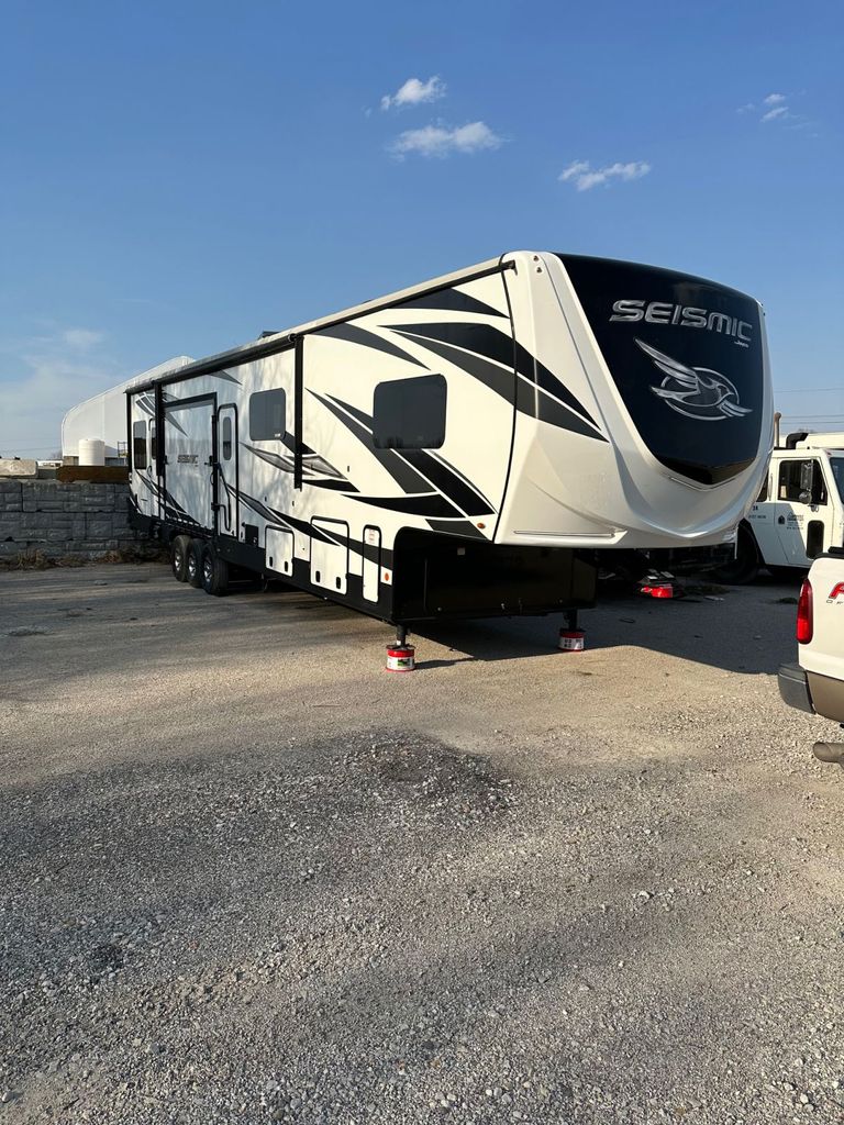スカイ様 2020 Jayco Seismic 4113 - National Vehicle