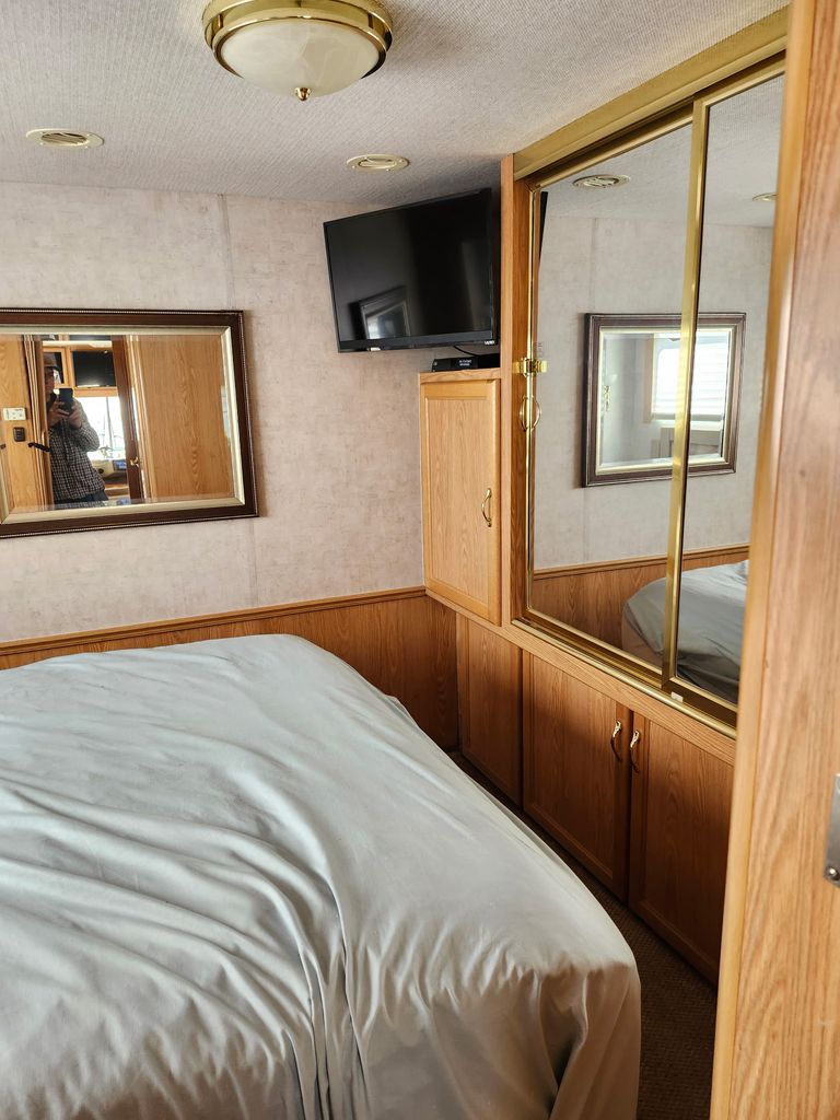 2005 National RV Sea Breeze 8321LX - National Vehicle