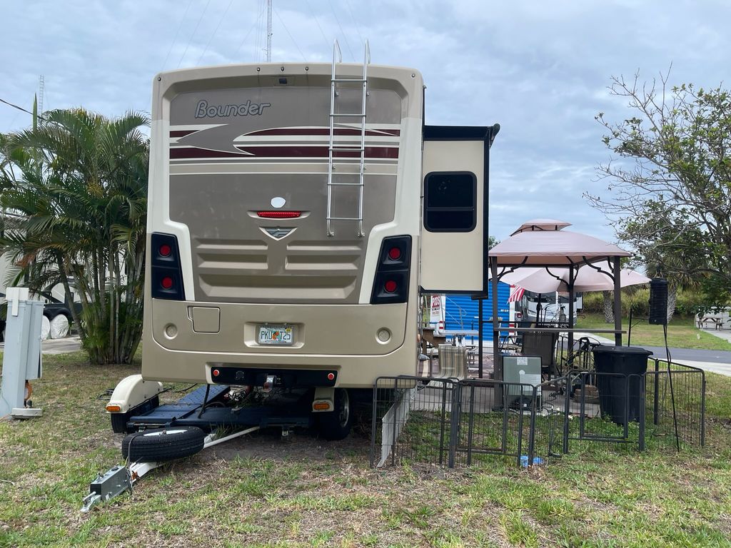 2017 Fleetwood Bounder 35K - National Vehicle