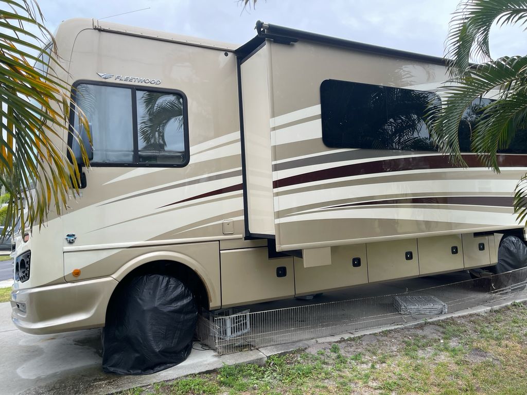 専用ページ12 2017 Fleetwood Bounder 35K - National Vehicle