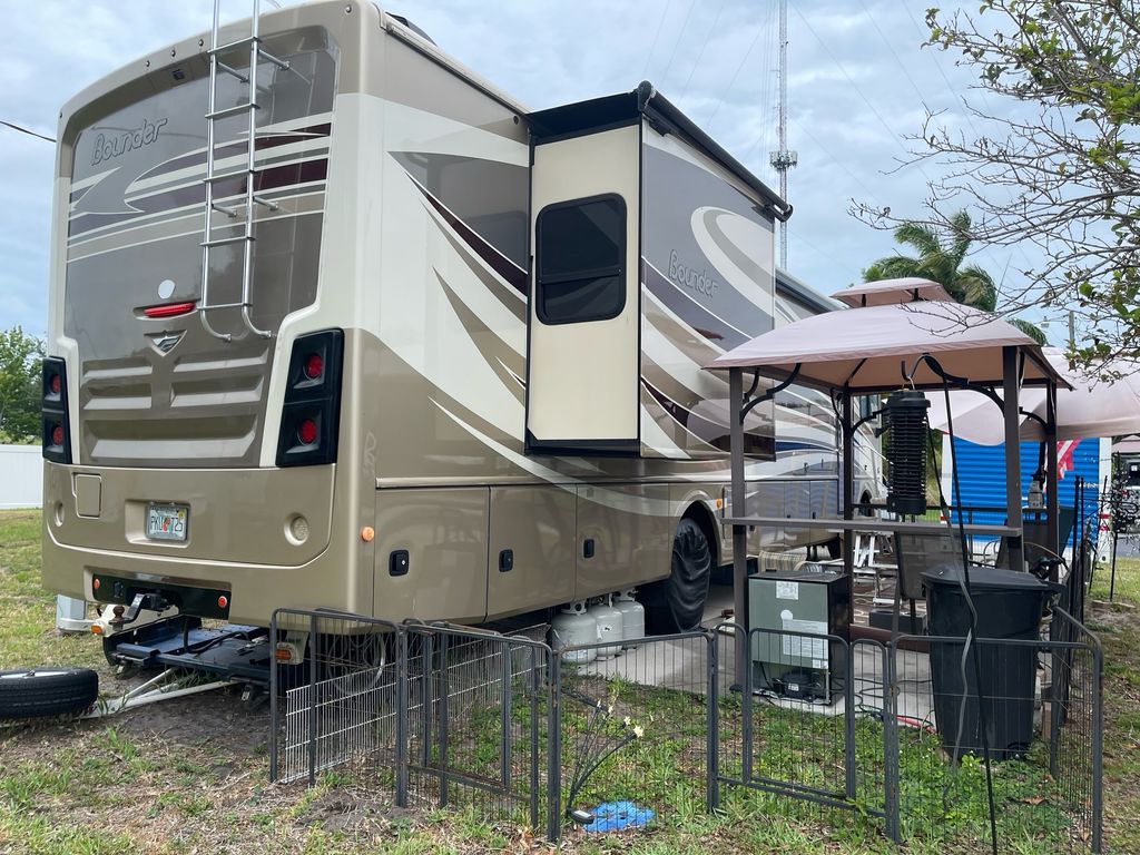2017 Fleetwood Bounder 35K - National Vehicle