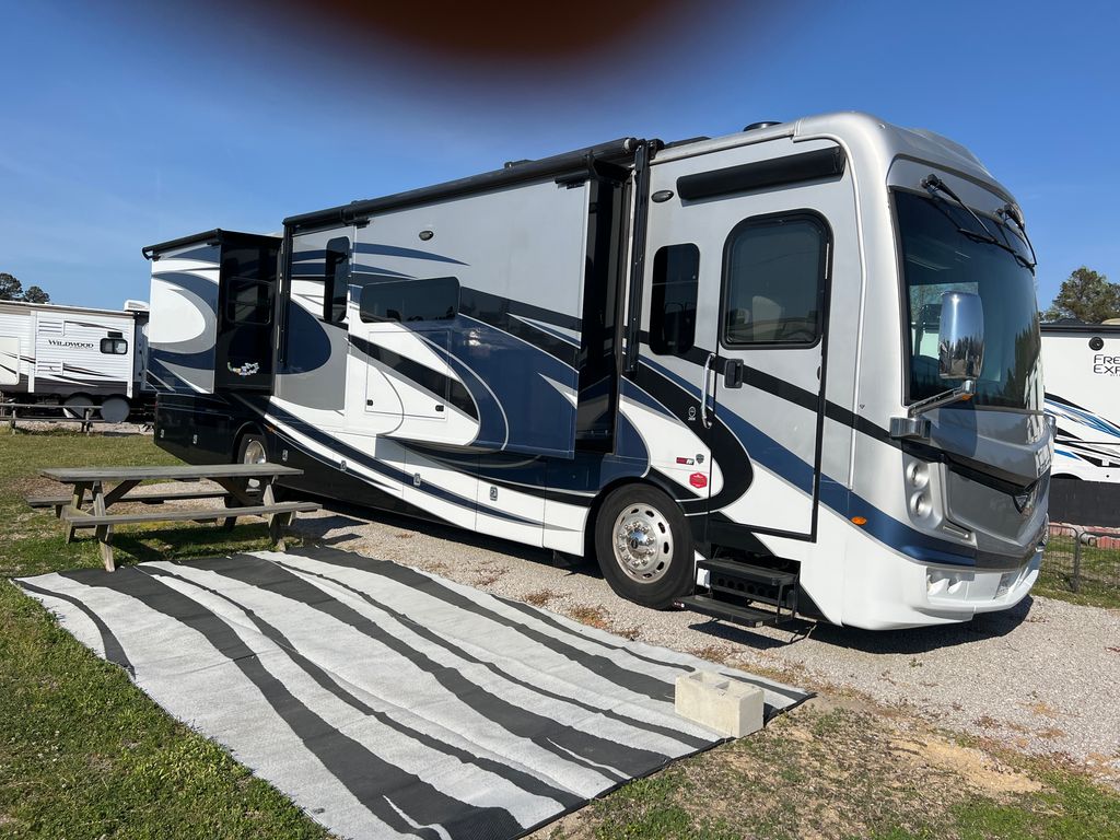 2021 Fleetwood Discovery 38N - National Vehicle