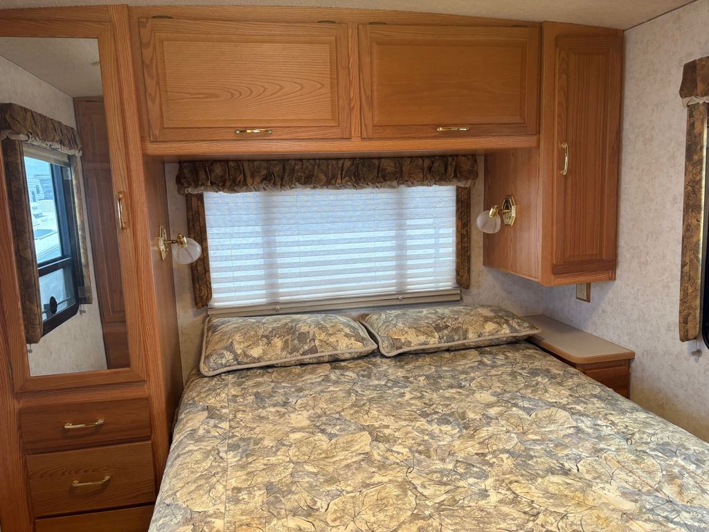 2001 Itasca Sunrise 30W - National Vehicle