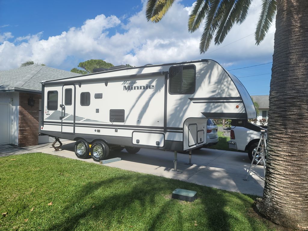 コアラ 2020 Winnebago Micro Minnie 2405RL - National Vehicle