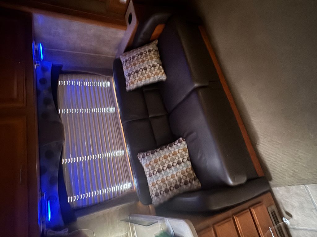 2009 Fleetwood Discovery 40X - National Vehicle