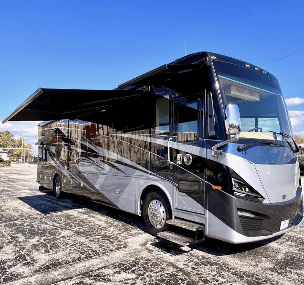 はー 2021 Tiffin Motorhomes Phaeton 40IH - National Vehicle