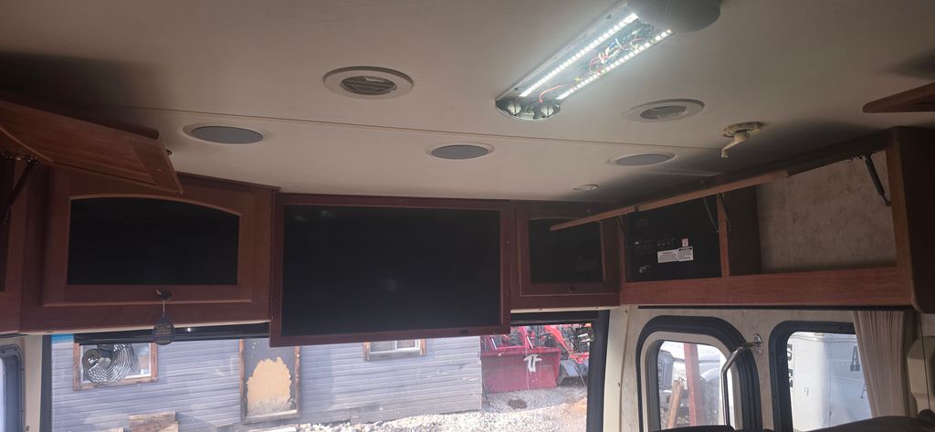 2007 Damon Astoria Pacific 3773 - National Vehicle