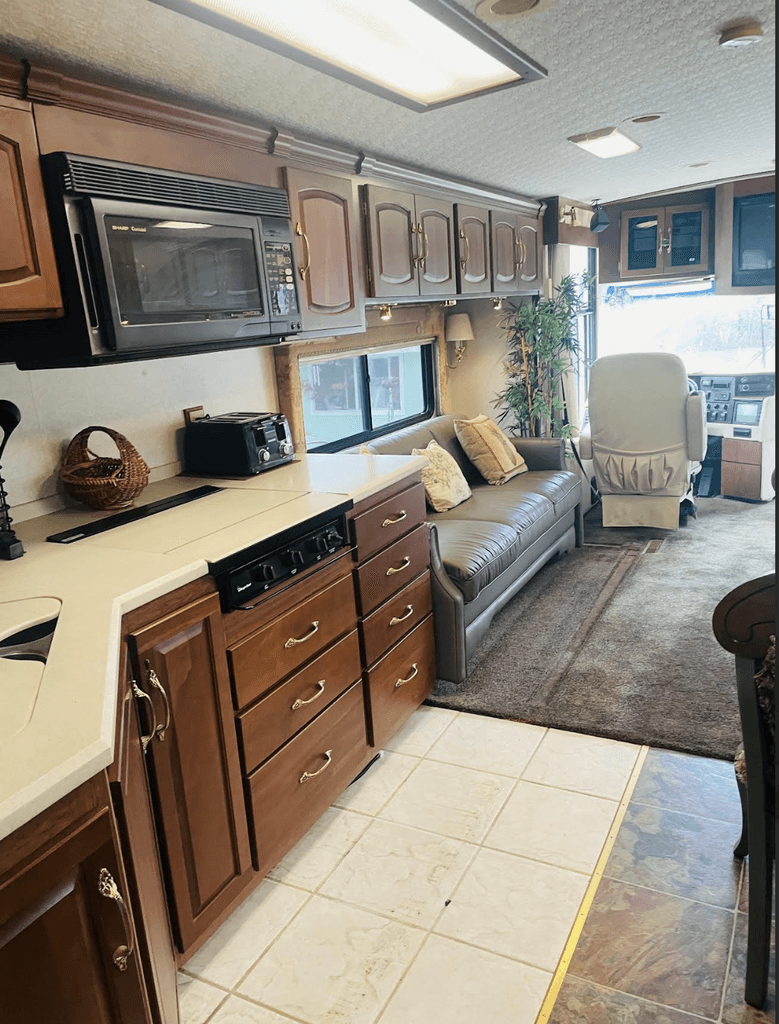 2001 Winnebago Ultimate Advantage 40J - National Vehicle