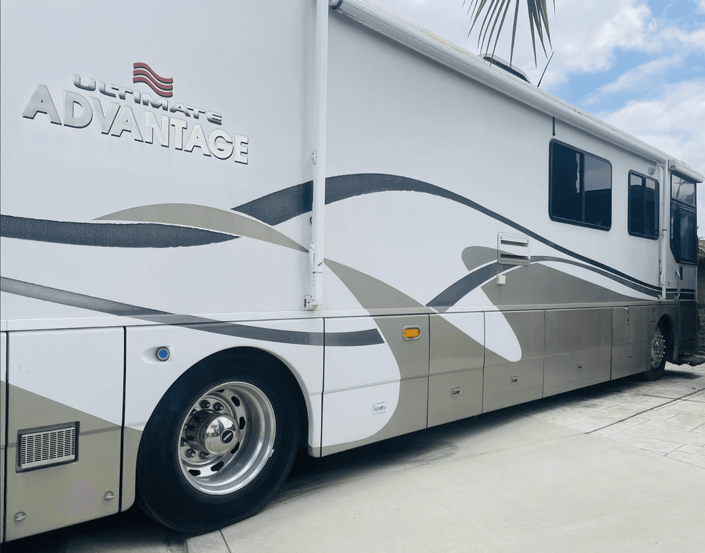 2001 Winnebago Ultimate Advantage 40J - National Vehicle
