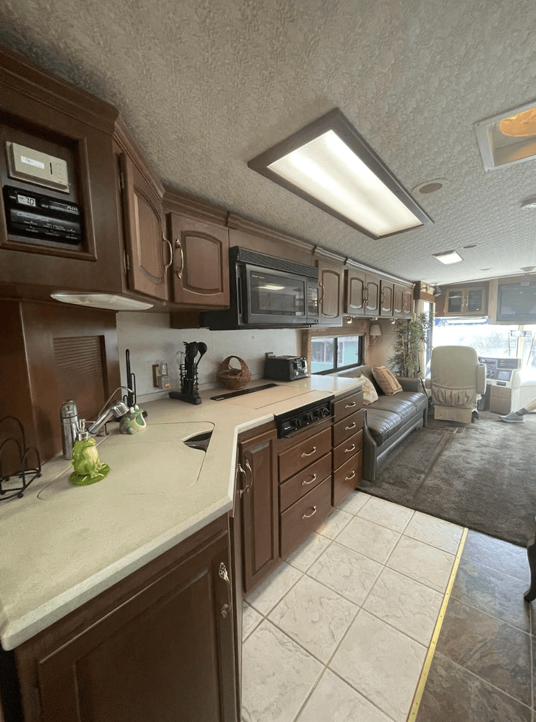 2001 Winnebago Ultimate Advantage 40J - National Vehicle