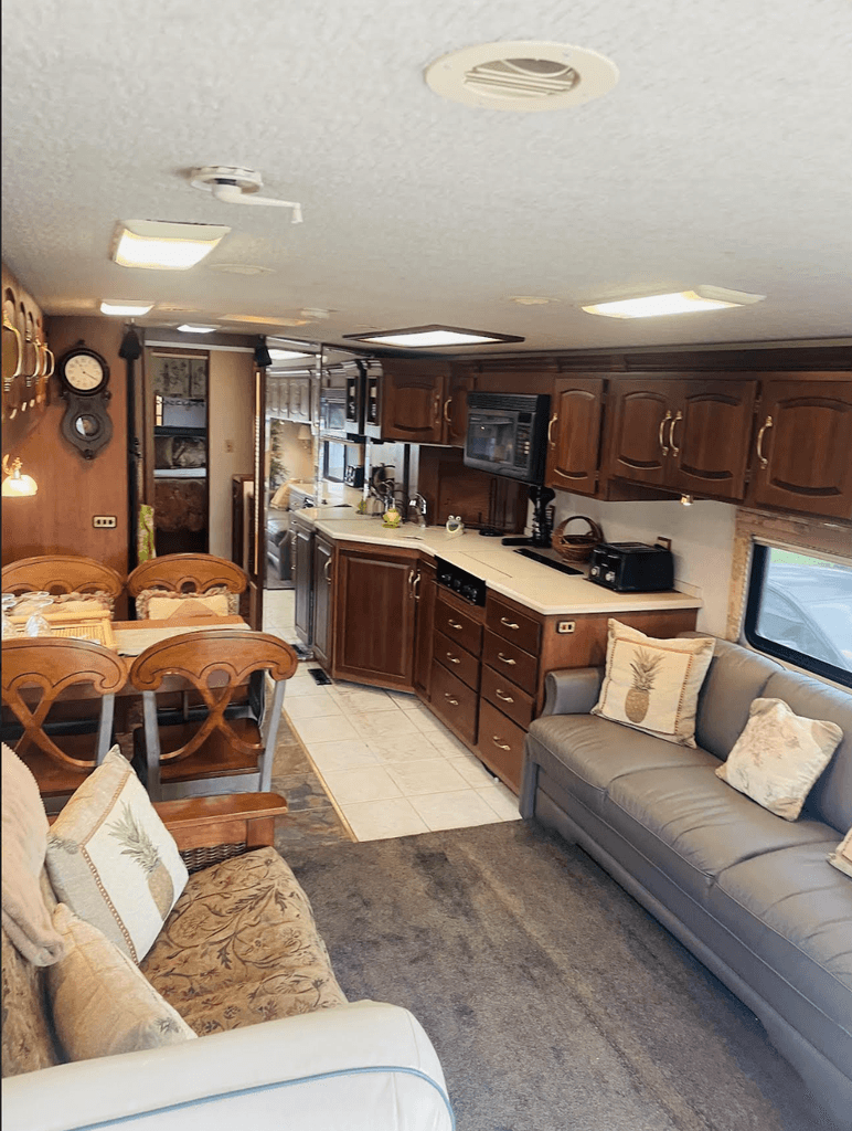 2001 Winnebago Ultimate Advantage 40J - National Vehicle
