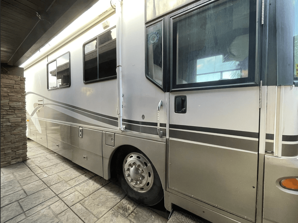 2001 Winnebago Ultimate Advantage 40J - National Vehicle