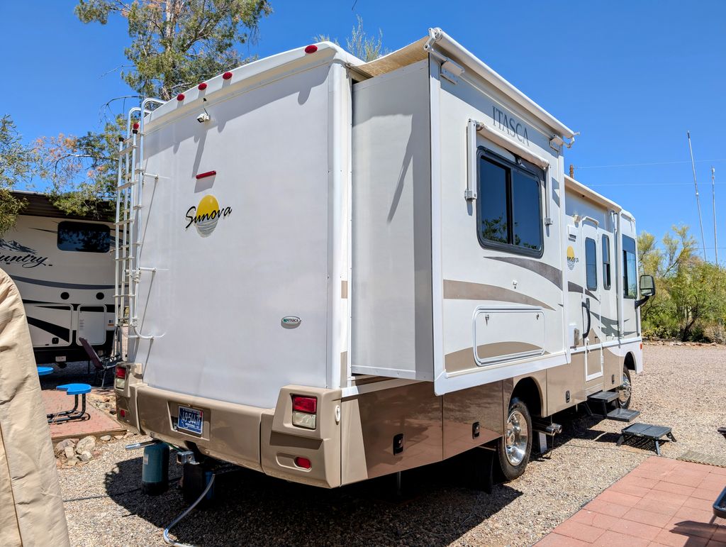 2007 Itasca Sunova 26P - National Vehicle