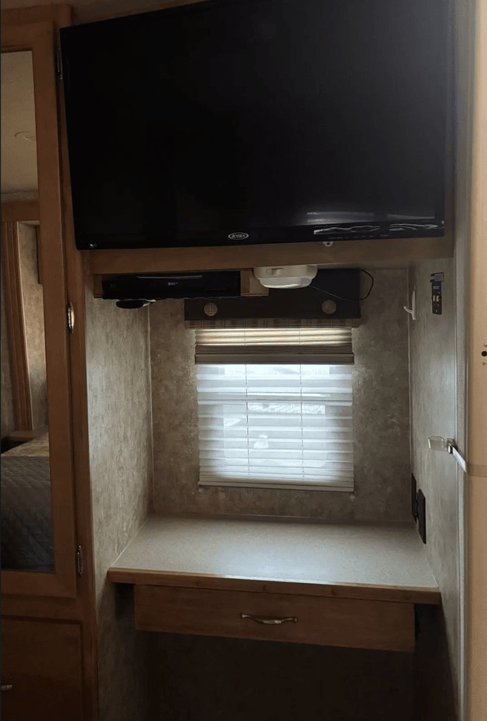 2007 Itasca Sunova 26P - National Vehicle
