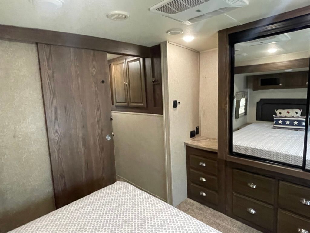 2018 Forest River Rockwood Signature Ultra Lite 8324BS - National