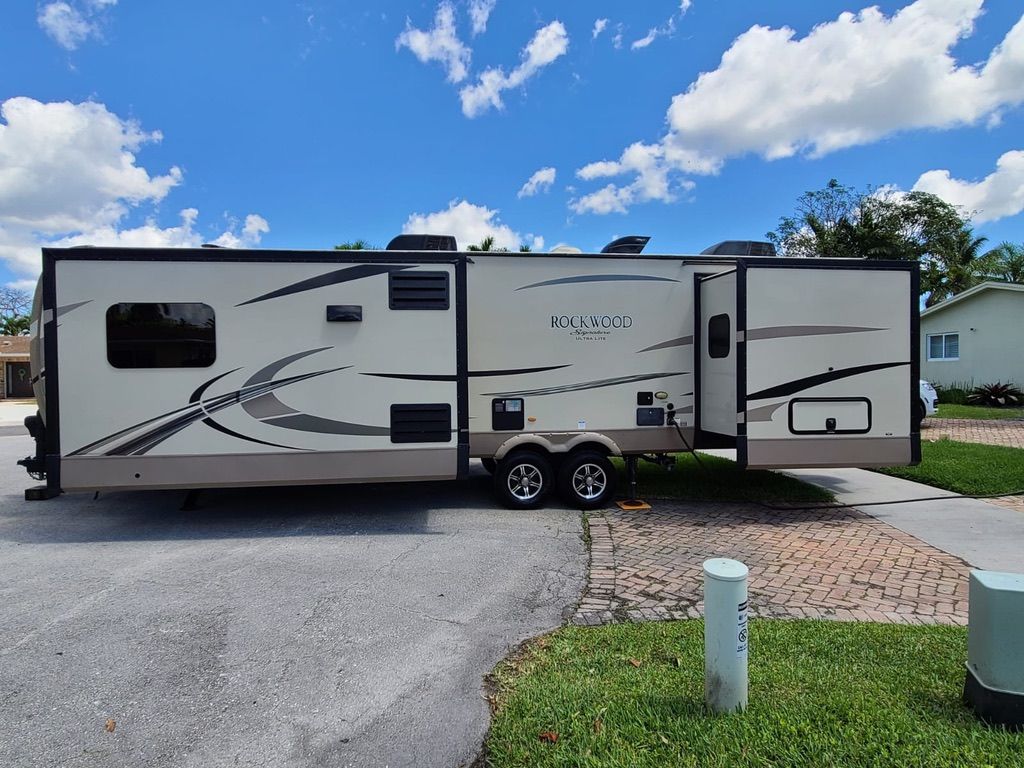 2018 Forest River Rockwood Signature Ultra Lite 8324BS - National