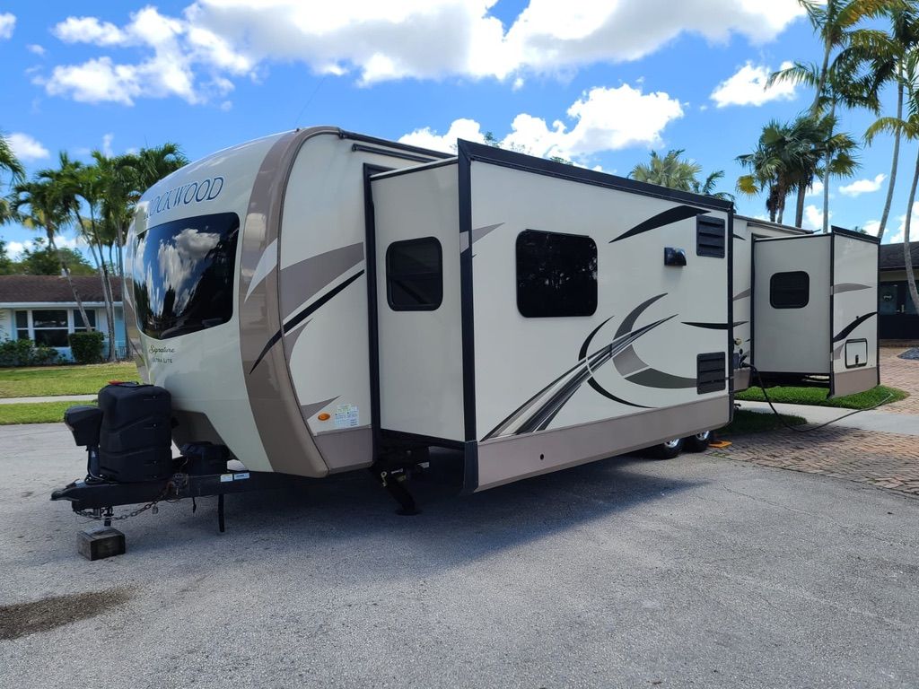 のの② 2018 Forest River Rockwood Signature Ultra Lite 8324BS - National