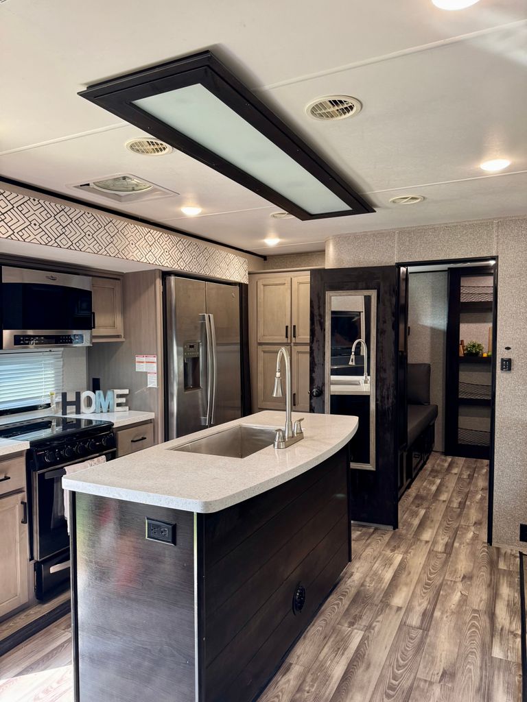 2022 Highland Ridge Mesa Ridge 330BHS - National Vehicle