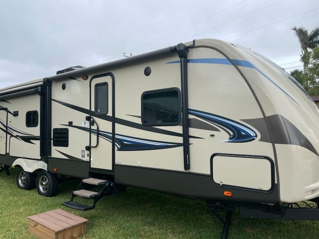 2015 Crossroads Sunset Trail Reserve 32RL - National Vehicle