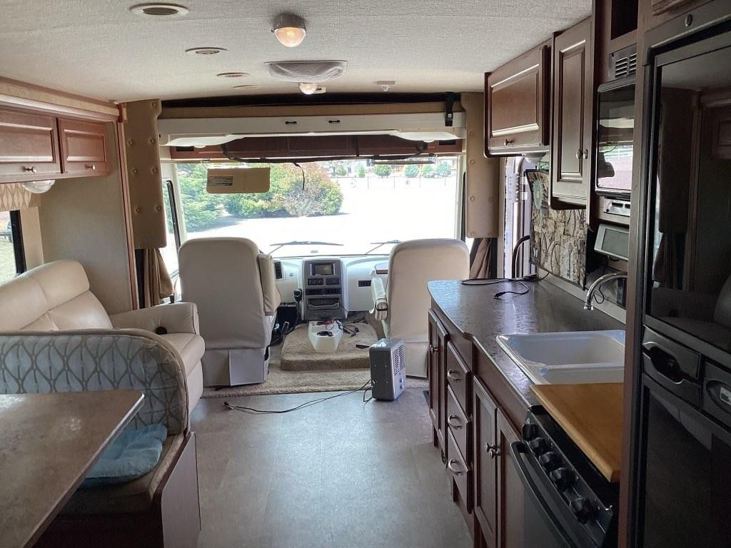 2015 Winnebago Vista 31KE - National Vehicle