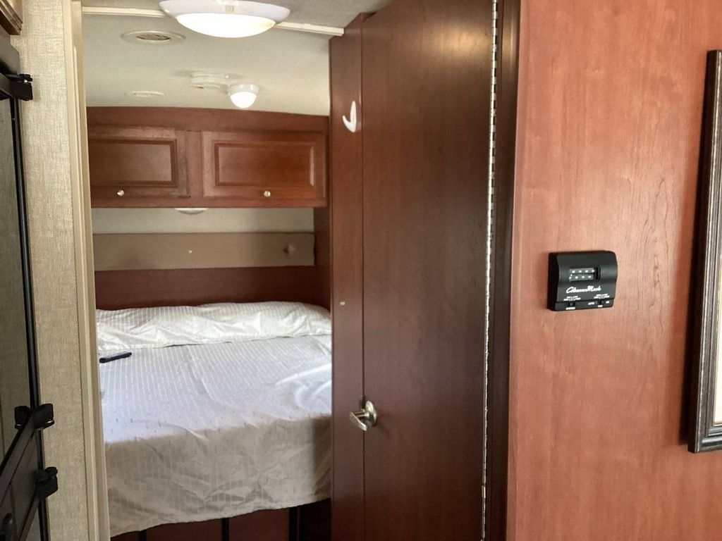 2015 Winnebago Vista 31KE - National Vehicle