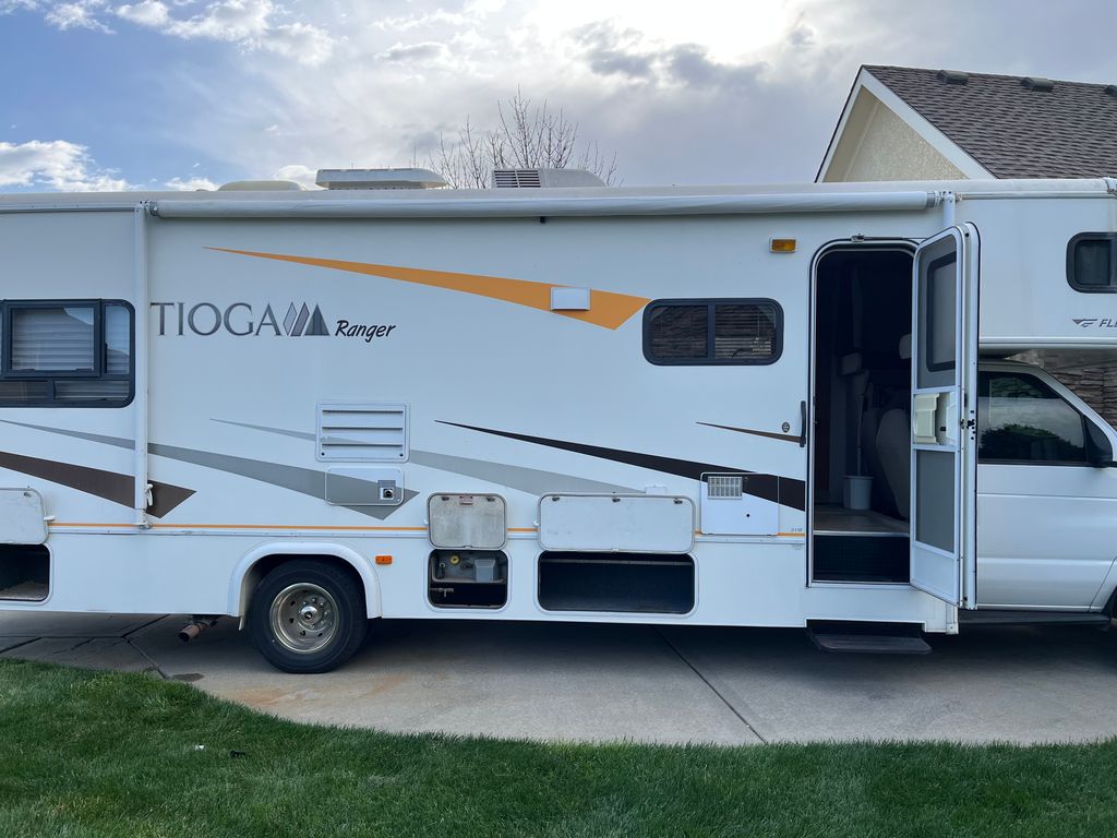 2008 Fleetwood Tioga Ranger 31W - National Vehicle