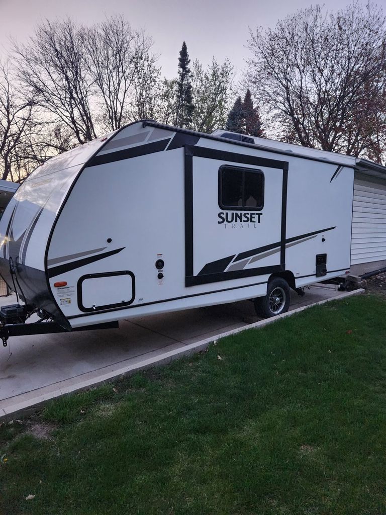 4 By Four – 4 By Four 2022 Crossroads Sunset Trail Super Lite 188BH - National Vehicle