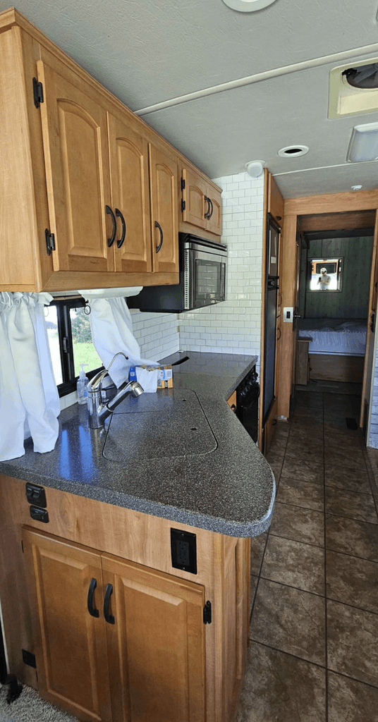 2008 Winnebago Adventurer 33V - National Vehicle