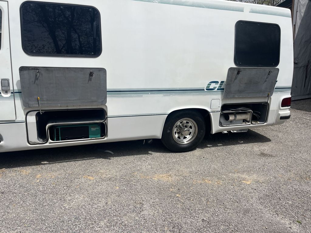 1991 Clarion Luxury Touring Bus - National Vehicle