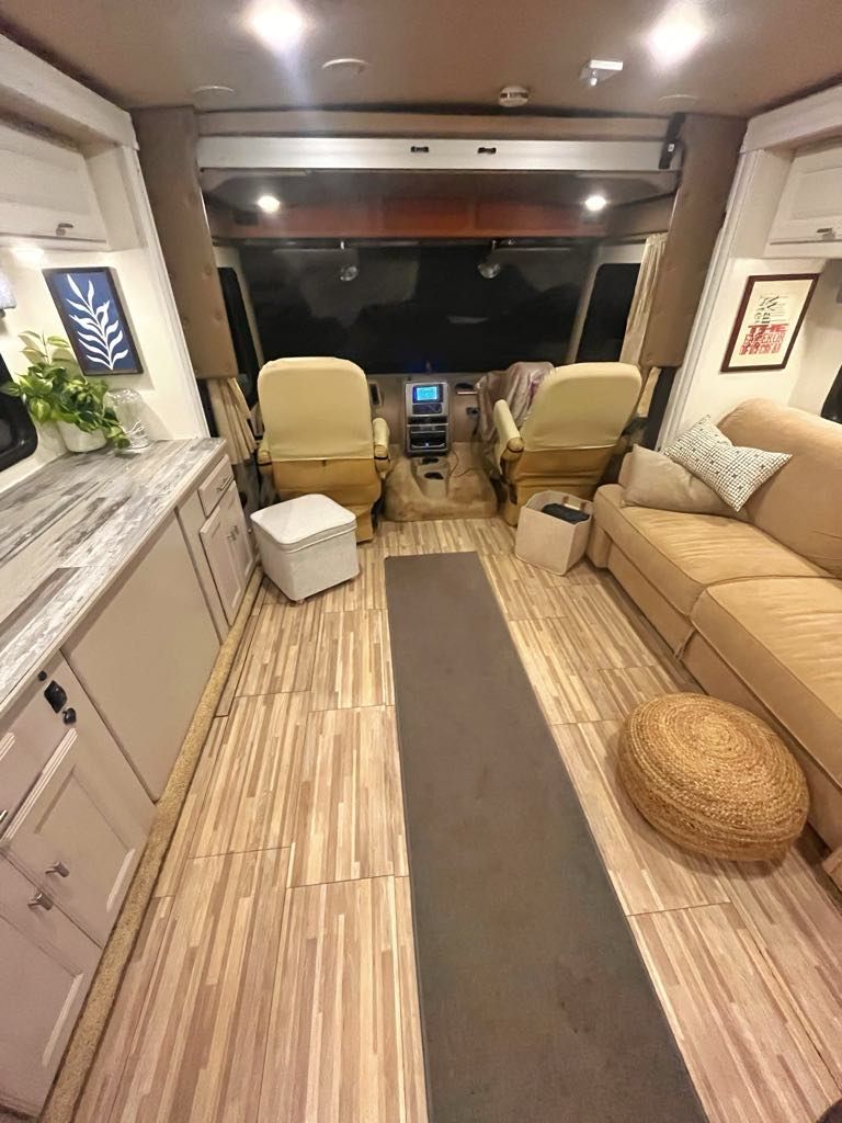 にの 2016 Winnebago Vista LX 30T - National Vehicle