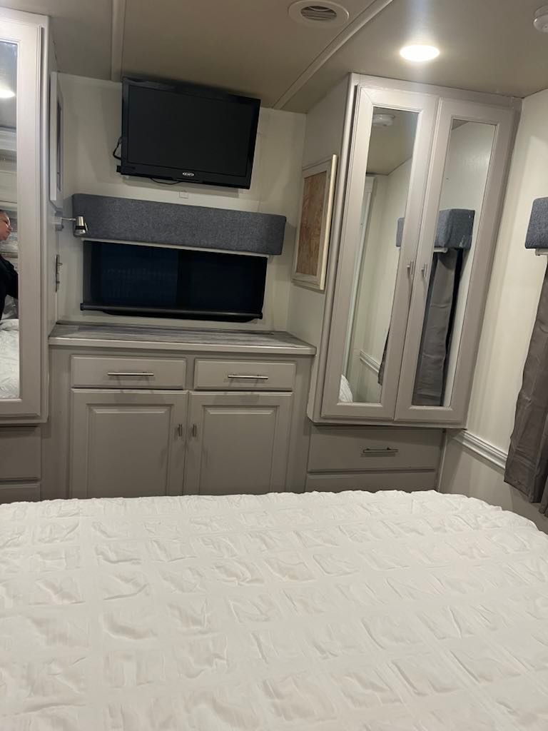 2016 Winnebago Vista LX 30T - National Vehicle