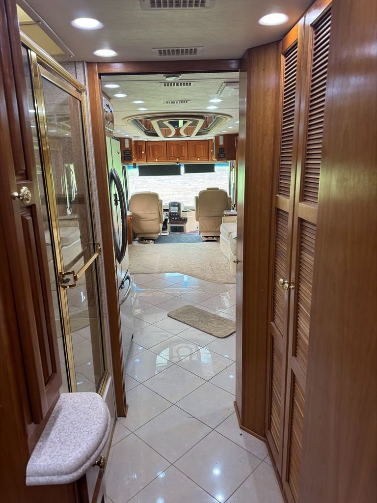 2006 Monaco Signature Castle IV - National Vehicle