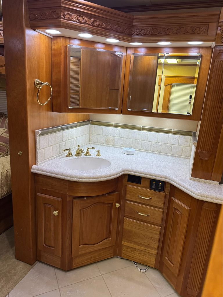 2006 Monaco Signature Castle IV - National Vehicle