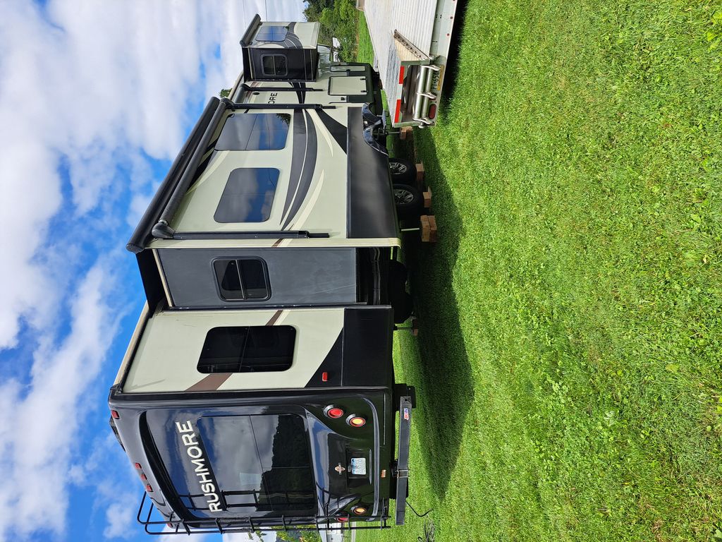 2015 Crossroads Rushmore Franklin - National Vehicle