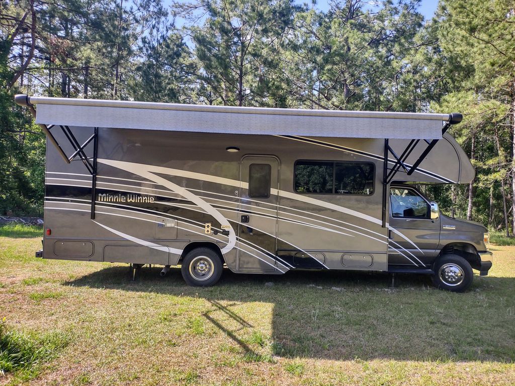 tk様 2022 Winnebago Minnie Winnie 26T - National Vehicle