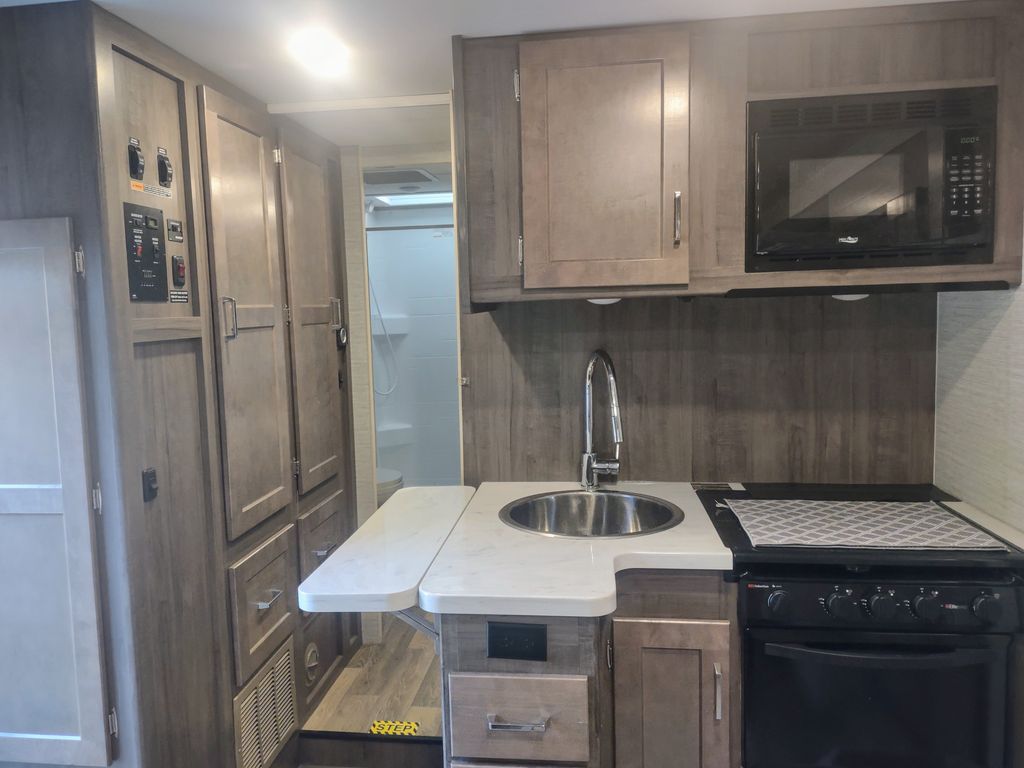 2022 Winnebago Minnie Winnie 26T - National Vehicle