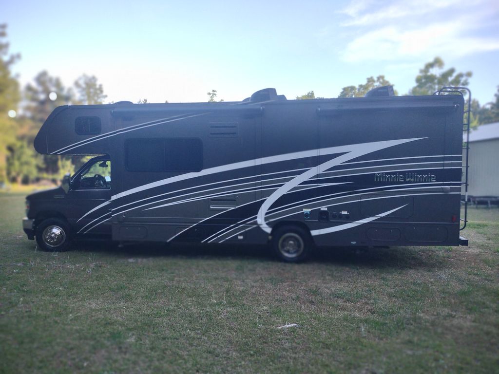 tk様 2022 Winnebago Minnie Winnie 26T - National Vehicle