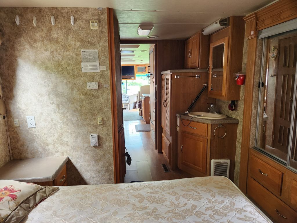 2006 Coachmen Cross Country 382DS - National Vehicle